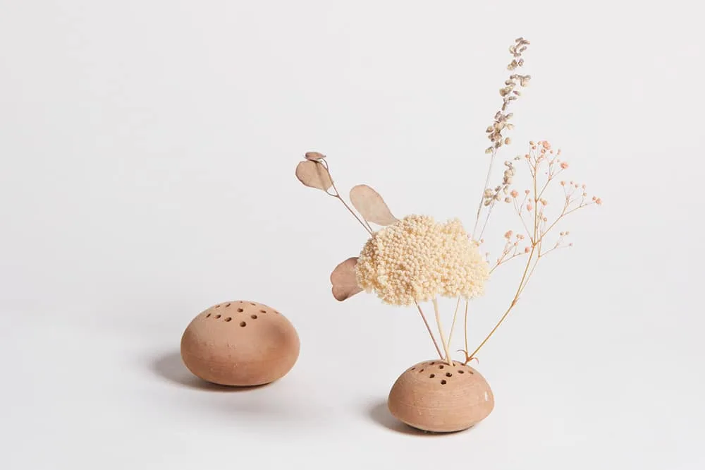 Boule en terre cuite pour fleurs séchées
