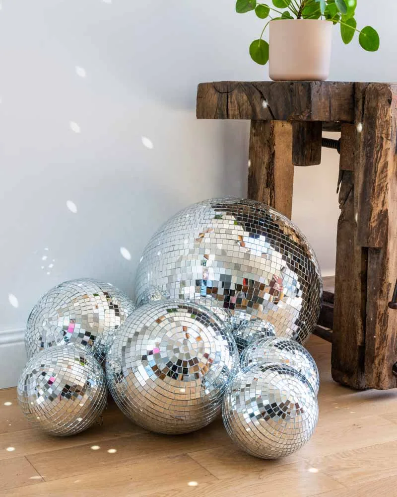 Boule à Facettes Réfléchissante - Décoration Disco Pour Fêtes, Mariages, Bars (Plusieurs Tailles)