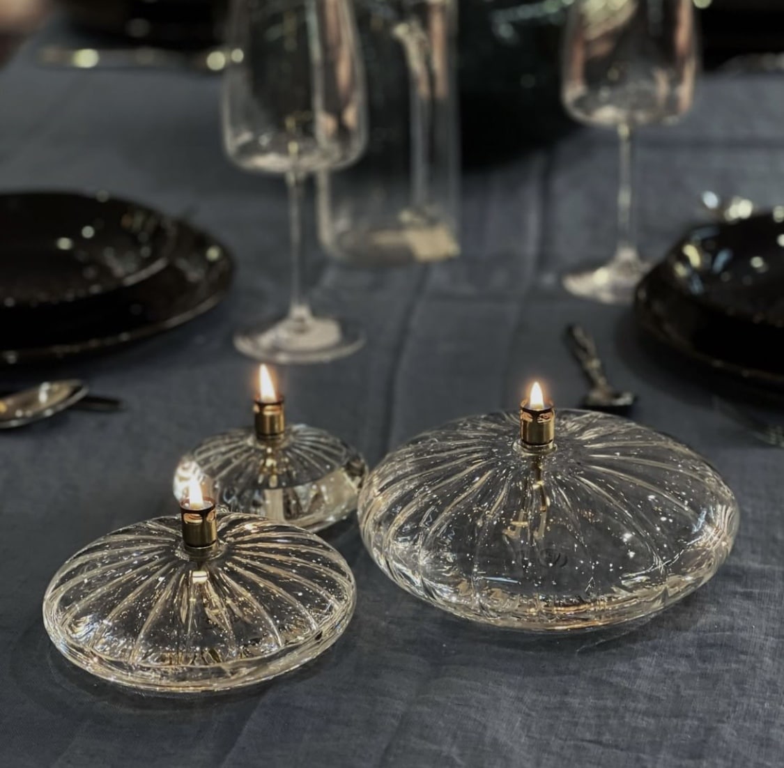 Lampe à huile ronde motif Elégant en verre Peri Design