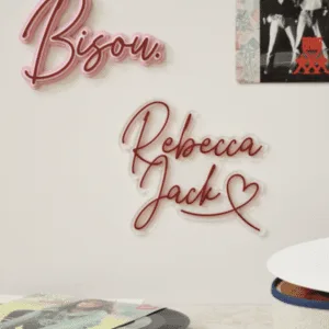 Enseigne « Bisou » décoration murale en plexiglas – 3 tailles