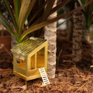 Mini décor « Cabane dans les arbres » pour plante en laiton doré