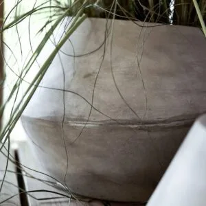 Set de deux cache-pot asymétriques en ciment « Mysa » House Doctor