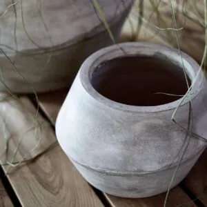 Set de deux cache-pot asymétriques en ciment « Mysa » House Doctor