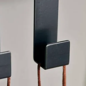 Support pour étagère avec crochets en acier noir House Doctor
