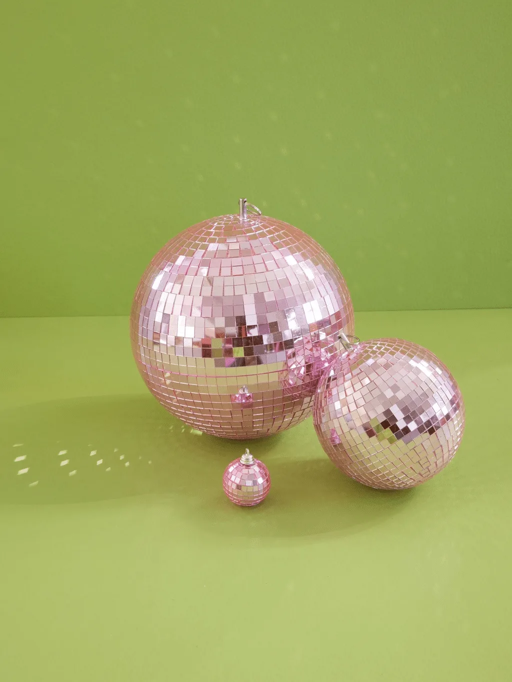 Boule à facettes rose - boule disco 20 cm