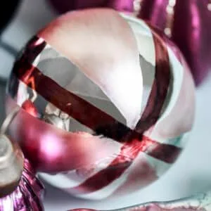 Boule de Noël rayée « Star » à paillettes House Doctor