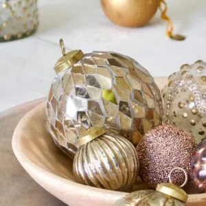 Boule de Noël mosaïque avec attache en laiton