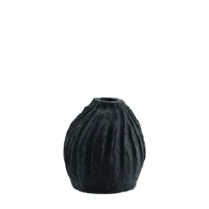 Vase noir en papier mâché et texture en relief