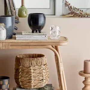 Piédestal « Noore » en bois de manguier sculpté à la main
