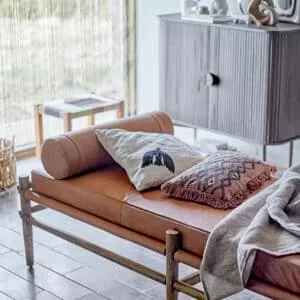 Plaid « Alita » en laine avec pompons