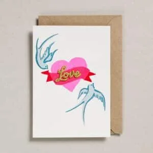 Carte « Love » brodée de fils dorés