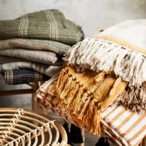 Plaid en coton à rayures avec pompons Madam Stoltz