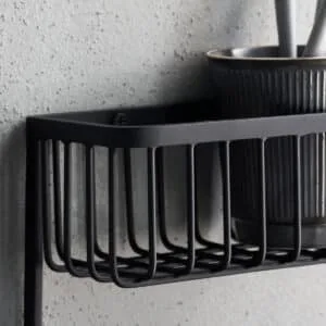 Etagère en acier avec panier et porte-facons « Bath Noir »