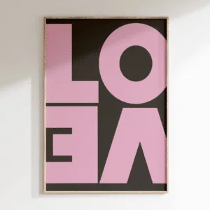 Affiche « Love » rose sur fond noir – A3