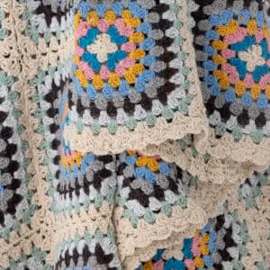 Plaid granny couverture crochetée Bloomingville