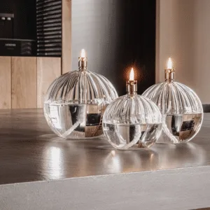 Lampe à huile ronde « motif Elégant » – Taille S / M / L en verre sculpté et laiton doré Peri Living