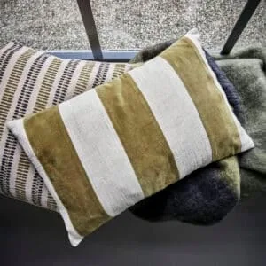 Housse de coussin à larges rayures vert olive et lin « Amber » – House Doctor