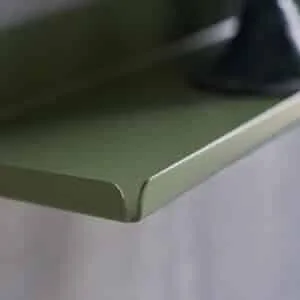 Etagère murale Ledge en fer vert House Doctor – 2 tailles disponibles