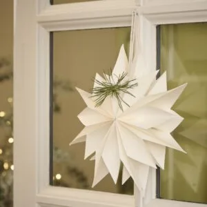 Etoile en papier blanc à suspendre « Stella » 25 cm – Ib Laursen