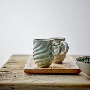 Mug en grès vert torsadé « Miriam » – Bloomingville