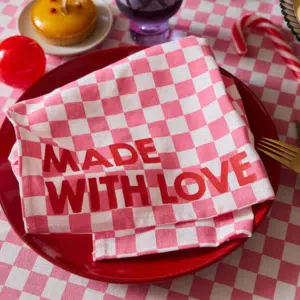 Set de 2 serviettes de table en coton, motif damier rose, message “Made with Love”