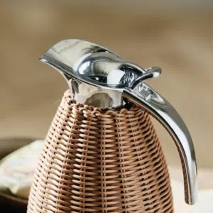 Pichet thermos « Tincan » en rotin tressé – Twicy Store