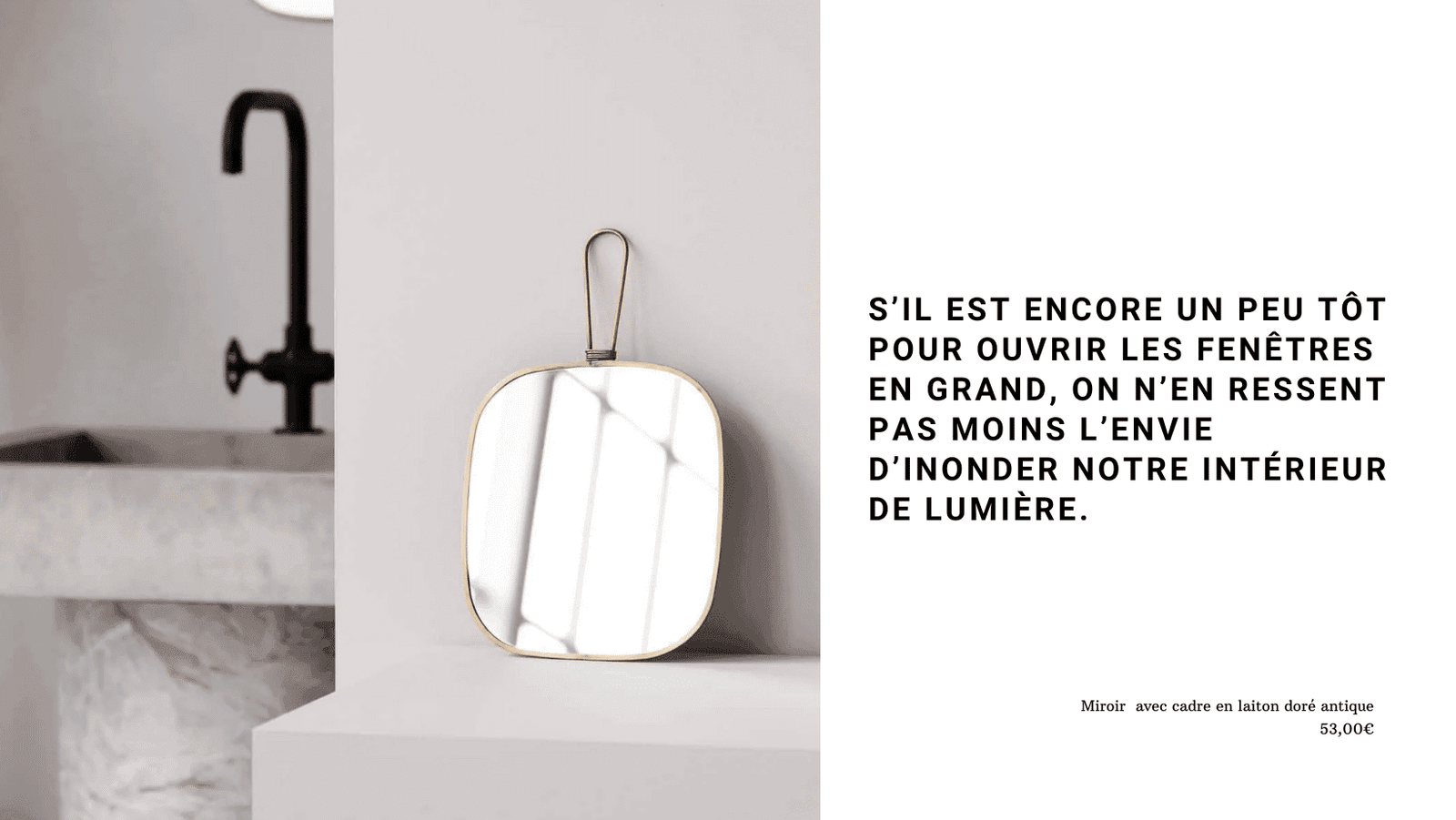 Miroir en laiton antique adossé à un mur dans une salle de bain illustrant l'article "Préparer sa maison pour le printemps" publié sur Twicy STore