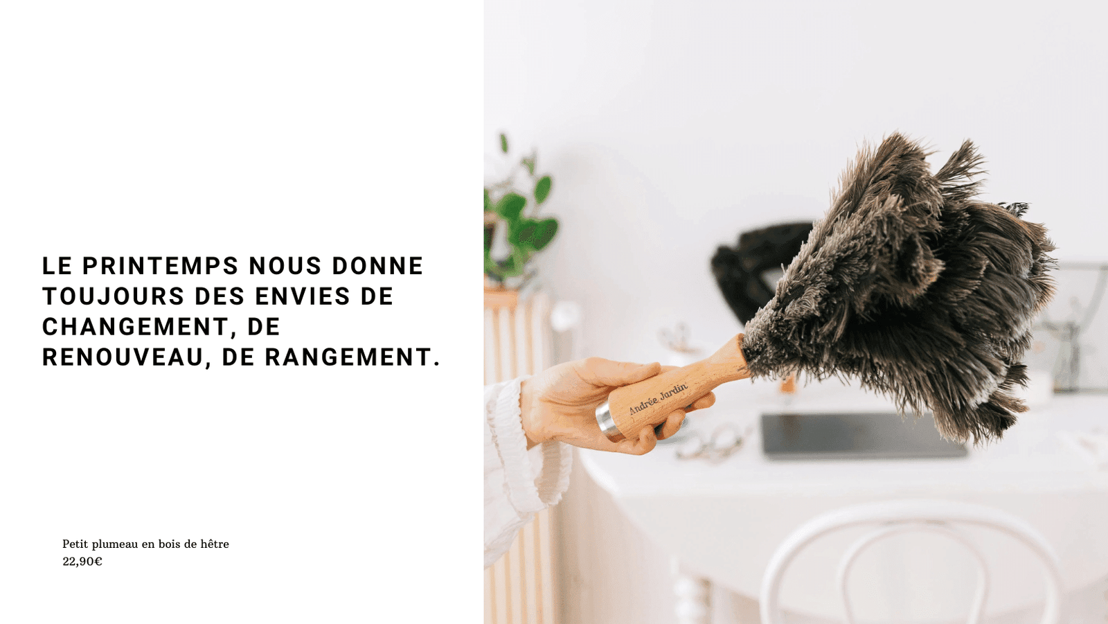 Petit plumeau en bois de hêtre utilisé dans un salon illustrant l'article "Préparer sa maison pour le printemps" publié sur Twicy STore