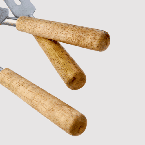 Set de 3 couverts à fromage avec manche en bois "Nico" - Twicy Store détail des manches en bois de manguier