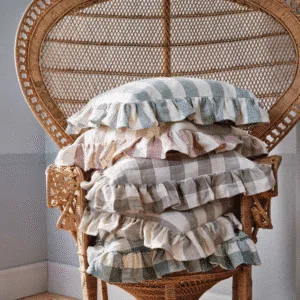 Housse de coussin à volants beige et crème « Ida » – Twicy Store