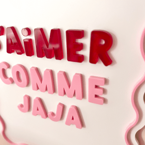 Détails de Affiche en plexiglas “S’aimer comme jaja” décoration murale rose et fun