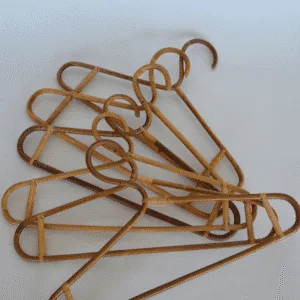 Cintre en rotin vintage – fabrication Française, Élégance bohème pour penderie & décoration | Twicy Store