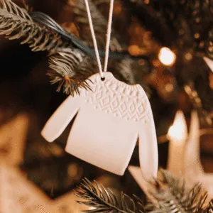 Ornement en porcelaine à suspendre « Pull over » | Twicy Store