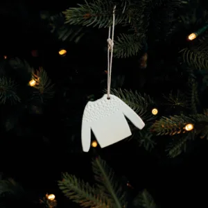 Ornement en porcelaine à suspendre « Pull over » | Twicy Store