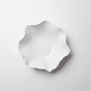 Plat de service « Claire » – Plat artisanal blanc effet coquille | Twicy Store