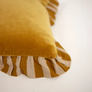 Housse de coussin Elina jaune 30×50 cm – Coussin décoratif à volant rayé | Twicy Store