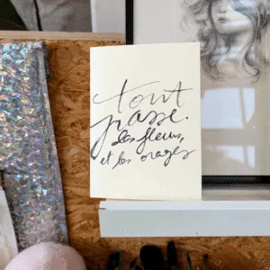 Affiche calligraphiée “Tout passe, les fleurs et les orages” – Poster typographique A4 | Twicy Store