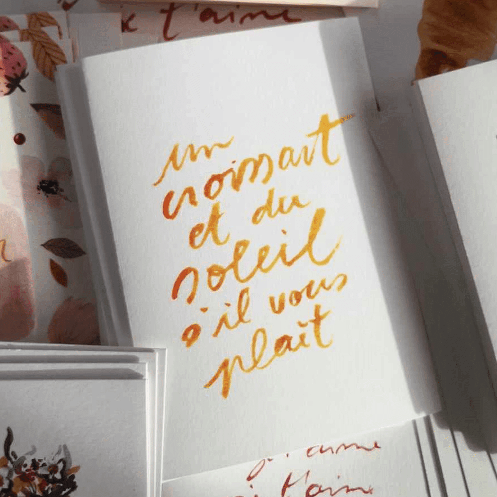 Affiche calligraphiée “Un croissant et du soleil s’il vous plaît” – Poster typographique A3 | Twicy Store